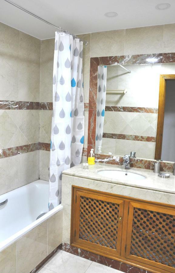 Two Bedrooms Avenida Del Mar Apartament Marbella